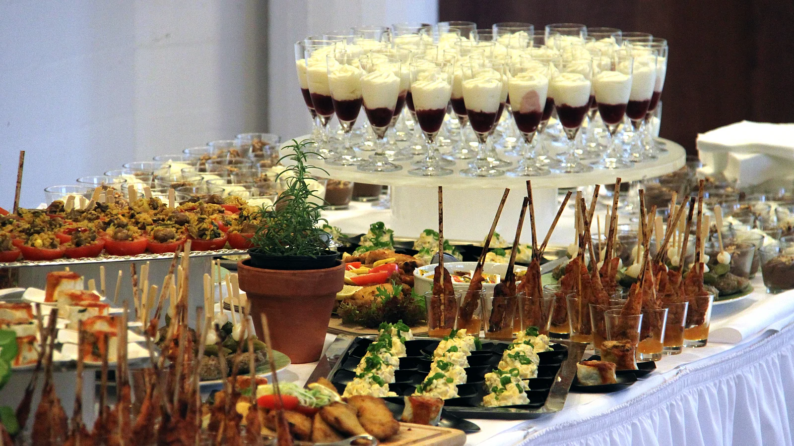 Fotos von Fingerfood und Desserts